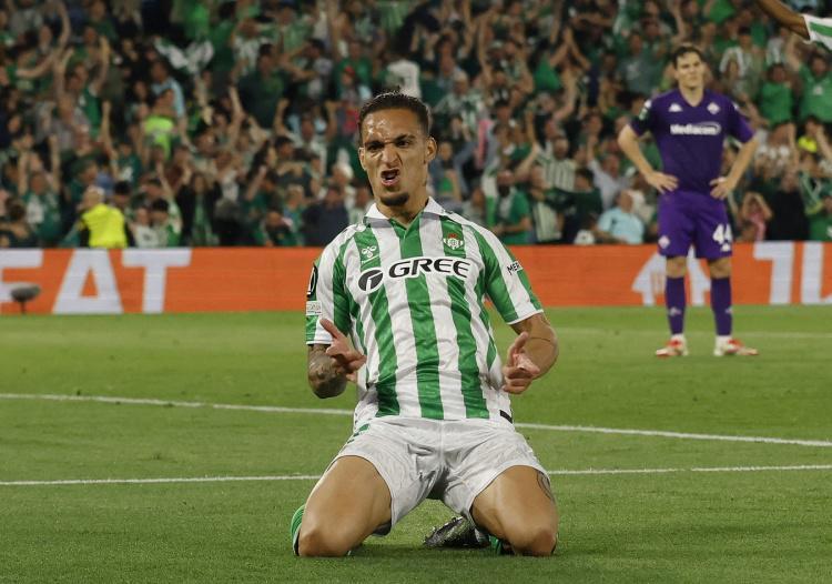 罗马诺：贝蒂斯仍有信心完成安东尼交易，正在等待曼联同意